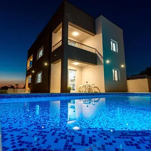 Apartment Zrno, Rtina